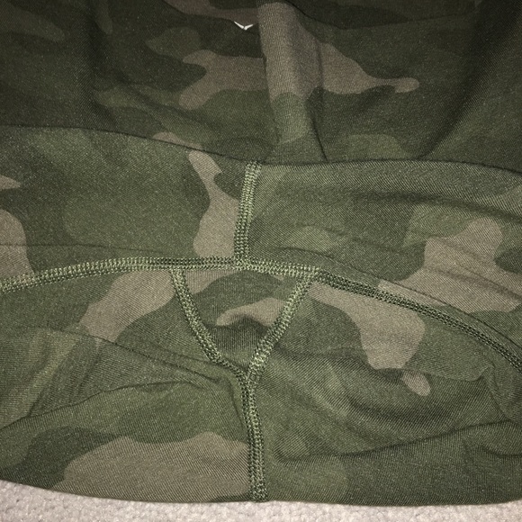 Old Navy Camo High Rise Leggings - Picture 5 of 6